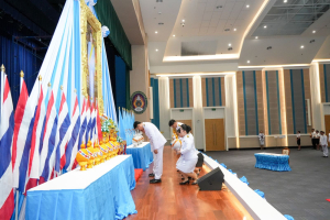 อธิการบดี มรภ.เทพสตรี นำคณะผู้บริหาร คณาจารย์ บุคลากร นักเรียน และนักศึกษา ร่วมพิธีถวายพระพรชัยมงคล สมเด็จพระนางเจ้าสิริกิติ์ พระบรมราชินีนาถ พระบรมราชชนนีพันปีหลวง