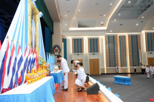 อธิการบดี มรภ.เทพสตรี นำคณะผู้บริหาร คณาจารย์ บุคลากร นักเรียน และนักศึกษา ร่วมพิธีถวายพระพรชัยมงคล สมเด็จพระนางเจ้าสิริกิติ์ พระบรมราชินีนาถ พระบรมราชชนนีพันปีหลวง