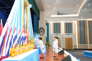 อธิการบดี มรภ.เทพสตรี นำคณะผู้บริหาร คณาจารย์ บุคลากร นักเรียน และนักศึกษา ร่วมพิธีถวายพระพรชัยมงคล สมเด็จพระนางเจ้าสิริกิติ์ พระบรมราชินีนาถ พระบรมราชชนนีพันปีหลวง