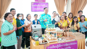 กองบริการการศึกษา พร้อมด้วยงานสื่อสารองค์กร มรภ.เทพสตรี ลงพื้นที่ออกบูธงานมหกรรมเสริมสร้างแรงบันดาลใจ ทักษะอาชีพ และการเรียนต่อในยุคดิจิทัลฯ