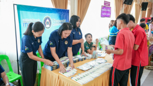 กองบริการการศึกษา พร้อมด้วยงานสื่อสารองค์กร มรภ.เทพสตรี ลงพื้นที่ออกบูธงานมหกรรมเสริมสร้างแรงบันดาลใจ ทักษะอาชีพ และการเรียนต่อในยุคดิจิทัลฯ