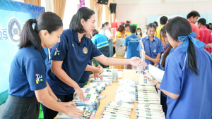 กองบริการการศึกษา พร้อมด้วยงานสื่อสารองค์กร มรภ.เทพสตรี ลงพื้นที่ออกบูธงานมหกรรมเสริมสร้างแรงบันดาลใจ ทักษะอาชีพ และการเรียนต่อในยุคดิจิทัลฯ