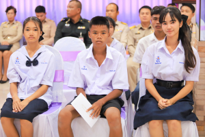 มรภ.เทพสตรี ร่วมต้อนรับองคมนตรีในโอกาสติดตาม ตรวจเยี่ยมโรงเรียนในโครงการกองทุนการศึกษา และโรงเรียนเครือข่ายฯ จังหวัดลพบุรี
