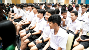 กองพัฒนานักศึกษา มรภ.เทพสตรี ร่วมกับ กองพันปฏิบัติการจิตวิทยา หน่วยบัญชาการสงครามพิเศษ จัดบรรยายปลุกจิตสำนึกรู้คุณแผ่นดิน ชุดขุนศึก 51