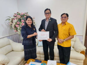 มรภ.เทพสตรี รับมอบเงินจากชมรมเพชรเทพสตรีเพื่อสนับสนุนเป็นทุนการศึกษาแก่นักเรียน นักศึกษา มรภ.เทพสตรี 