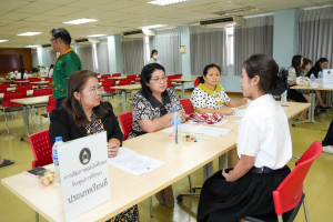 คณะวิทยาการจัดการ จัดสัมภาษณ์นักศึกษาเพื่อคัดเลือกเข้ารับทุนการศึกษาในงานมหกรรมเทพสตรี 105 ปี