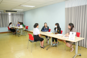 คณะวิทยาการจัดการ จัดสัมภาษณ์นักศึกษาเพื่อคัดเลือกเข้ารับทุนการศึกษาในงานมหกรรมเทพสตรี 105 ปี