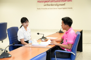คณะมนุษยศาสตร์ฯ จัดสัมภาษณ์นักศึกษาเพื่อคัดเลือกเข้ารับทุนการศึกษาในงานมหกรรมเทพสตรี 105 ปี