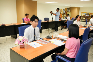 คณะมนุษยศาสตร์ฯ จัดสัมภาษณ์นักศึกษาเพื่อคัดเลือกเข้ารับทุนการศึกษาในงานมหกรรมเทพสตรี 105 ปี