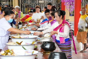 มรภ.เทพสตรี ร่วมงานประเพณีบุญเดือนสิบตักบาตรน้ำผึ้ง ประจำปี พ.ศ. 2568 สืบสานอัตลักษณ์ของชุมชนมอญบางขันหมาก