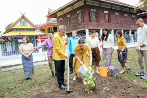 คณะเทคโนโลยีอุตสาหกรรม เป็นผู้แทน มรภ.เทพสตรี ร่วมโครงการ ผู้ว่าฯ พาแต่งไทย หิ้วปิ่นโตทำบุญ เกื้อกูลพระพุทธศาสนา รักษาสิ่งแวดล้อม จ.ลพบุรี ครั้งที่ 7
