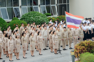 อธิการบดี นำผู้บริหาร คณาจารย์ บุคลากร นักเรียน นักศึกษา มรภ.เทพสตรี ร่วมเคารพธงชาติเนื่องในวันพระราชทานธงชาติไทย 28 กันยายน