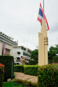 อธิการบดี นำผู้บริหาร คณาจารย์ บุคลากร นักเรียน นักศึกษา มรภ.เทพสตรี ร่วมเคารพธงชาติเนื่องในวันพระราชทานธงชาติไทย 28 กันยายน
