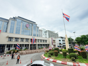อธิการบดี นำผู้บริหาร คณาจารย์ บุคลากร นักเรียน นักศึกษา มรภ.เทพสตรี ร่วมเคารพธงชาติเนื่องในวันพระราชทานธงชาติไทย 28 กันยายน