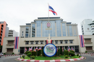 อธิการบดี นำผู้บริหาร คณาจารย์ บุคลากร นักเรียน นักศึกษา มรภ.เทพสตรี ร่วมเคารพธงชาติเนื่องในวันพระราชทานธงชาติไทย 28 กันยายน