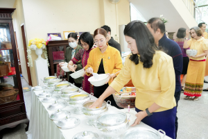 สำนักศิลปะและวัฒนธรรม จัดพิธีทำบุญทักษิณา เพื่อถวายเป็นพระราชกุศลและน้อมรำลึกในพระมหากรุณาธิคุณ รัชกาลที่ 9 เนื่องในวันนวมินทรมหาราช