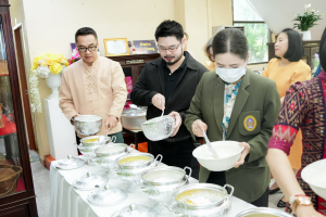 สำนักศิลปะและวัฒนธรรม จัดพิธีทำบุญทักษิณา เพื่อถวายเป็นพระราชกุศลและน้อมรำลึกในพระมหากรุณาธิคุณ รัชกาลที่ 9 เนื่องในวันนวมินทรมหาราช