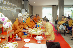 สำนักศิลปะและวัฒนธรรม จัดพิธีทำบุญทักษิณา เพื่อถวายเป็นพระราชกุศลและน้อมรำลึกในพระมหากรุณาธิคุณ รัชกาลที่ 9 เนื่องในวันนวมินทรมหาราช