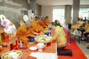 สำนักศิลปะและวัฒนธรรม จัดพิธีทำบุญทักษิณา เพื่อถวายเป็นพระราชกุศลและน้อมรำลึกในพระมหากรุณาธิคุณ รัชกาลที่ 9 เนื่องในวันนวมินทรมหาราช
