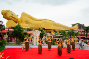 มรภ.เทพสตรี ร่วมงานสืบสานประเพณีตักบาตเทโวโรหณะวันออกพรรษาของเทศบาลตำบลกกโก
