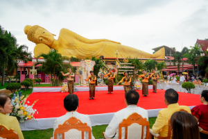 มรภ.เทพสตรี ร่วมงานสืบสานประเพณีตักบาตเทโวโรหณะวันออกพรรษาของเทศบาลตำบลกกโก