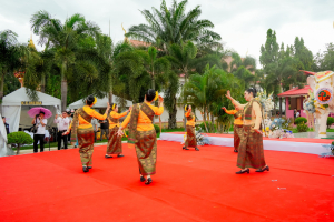 มรภ.เทพสตรี ร่วมงานสืบสานประเพณีตักบาตเทโวโรหณะวันออกพรรษาของเทศบาลตำบลกกโก