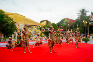 มรภ.เทพสตรี ร่วมงานสืบสานประเพณีตักบาตเทโวโรหณะวันออกพรรษาของเทศบาลตำบลกกโก