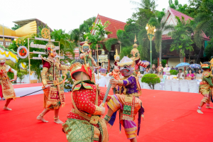 มรภ.เทพสตรี ร่วมงานสืบสานประเพณีตักบาตเทโวโรหณะวันออกพรรษาของเทศบาลตำบลกกโก