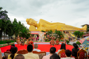 มรภ.เทพสตรี ร่วมงานสืบสานประเพณีตักบาตเทโวโรหณะวันออกพรรษาของเทศบาลตำบลกกโก