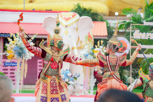 มรภ.เทพสตรี ร่วมงานสืบสานประเพณีตักบาตเทโวโรหณะวันออกพรรษาของเทศบาลตำบลกกโก