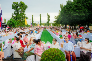 มรภ.เทพสตรี ร่วมงานสืบสานประเพณีตักบาตเทโวโรหณะวันออกพรรษาของเทศบาลตำบลกกโก