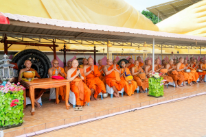 มรภ.เทพสตรี ร่วมงานสืบสานประเพณีตักบาตเทโวโรหณะวันออกพรรษาของเทศบาลตำบลกกโก