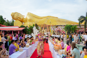 มรภ.เทพสตรี ร่วมงานสืบสานประเพณีตักบาตเทโวโรหณะวันออกพรรษาของเทศบาลตำบลกกโก