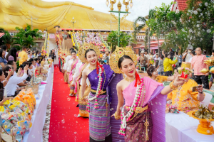 มรภ.เทพสตรี ร่วมงานสืบสานประเพณีตักบาตเทโวโรหณะวันออกพรรษาของเทศบาลตำบลกกโก