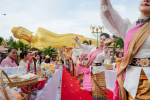 มรภ.เทพสตรี ร่วมงานสืบสานประเพณีตักบาตเทโวโรหณะวันออกพรรษาของเทศบาลตำบลกกโก