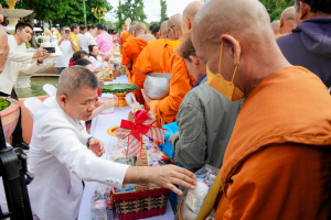 มรภ.เทพสตรี ร่วมงานสืบสานประเพณีตักบาตเทโวโรหณะวันออกพรรษาของเทศบาลตำบลกกโก