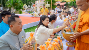 มรภ.เทพสตรี ร่วมงานสืบสานประเพณีตักบาตเทโวโรหณะวันออกพรรษาของเทศบาลตำบลกกโก