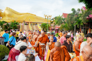 มรภ.เทพสตรี ร่วมงานสืบสานประเพณีตักบาตเทโวโรหณะวันออกพรรษาของเทศบาลตำบลกกโก