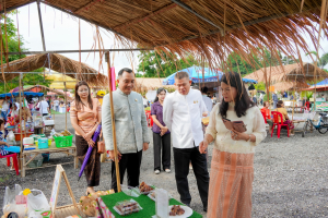มรภ.เทพสตรี ร่วมงานสืบสานประเพณีตักบาตเทโวโรหณะวันออกพรรษาของเทศบาลตำบลกกโก