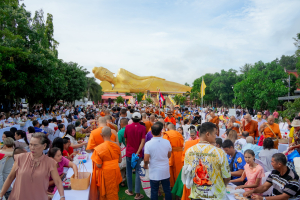 มรภ.เทพสตรี ร่วมงานสืบสานประเพณีตักบาตเทโวโรหณะวันออกพรรษาของเทศบาลตำบลกกโก