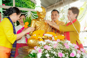 มรภ.เทพสตรี ร่วมงานสืบสานประเพณีไทยรามัญบางขันหมาก ปิดทองหลวงปู่ทอกรัก สุวณฺสาโร ประจำปี พ.ศ. 2568