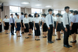 มรภ.เทพสตรี จัดฝึกซ้อมนักศึกษาต้นแบบพิธีฝึกซ้อมรับพระราชทานปริญญาบัตร