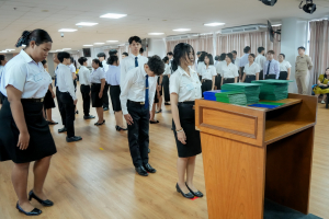 มรภ.เทพสตรี จัดฝึกซ้อมนักศึกษาต้นแบบพิธีฝึกซ้อมรับพระราชทานปริญญาบัตร