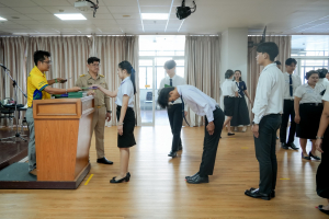 มรภ.เทพสตรี จัดฝึกซ้อมนักศึกษาต้นแบบพิธีฝึกซ้อมรับพระราชทานปริญญาบัตร