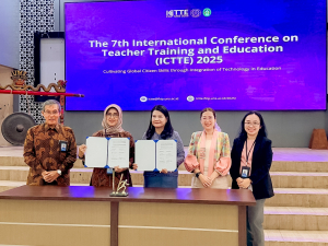 มรภ.เทพสตรี ร่วมลงนามบันทึกข้อตกลงความร่วมมือกับ Universitas Sebelas Maret ประเทศอินโดนีเซีย โอกาสนี้ อธิการบดีร่วมบรรยายพิเศษในงาน The 7th International Conference on Teacher Training and Education