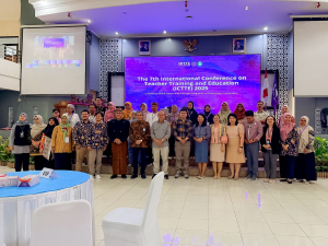 มรภ.เทพสตรี ร่วมลงนามบันทึกข้อตกลงความร่วมมือกับ Universitas Sebelas Maret ประเทศอินโดนีเซีย โอกาสนี้ อธิการบดีร่วมบรรยายพิเศษในงาน The 7th International Conference on Teacher Training and Education