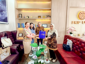 มรภ.เทพสตรี ร่วมลงนามบันทึกข้อตกลงความร่วมมือกับ Universitas Sebelas Maret ประเทศอินโดนีเซีย โอกาสนี้ อธิการบดีร่วมบรรยายพิเศษในงาน The 7th International Conference on Teacher Training and Education