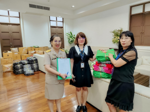 หน่วยงานในสังกัด มรภ.เทพสตรี รับมอบวัสดุอุปกรณ์เพื่อใช้ในการประชาสัมพันธ์กิจกรรมของหน่วยงานและกิจกรรมของมหาวิทยาลัย