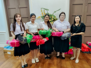 หน่วยงานในสังกัด มรภ.เทพสตรี รับมอบวัสดุอุปกรณ์เพื่อใช้ในการประชาสัมพันธ์กิจกรรมของหน่วยงานและกิจกรรมของมหาวิทยาลัย