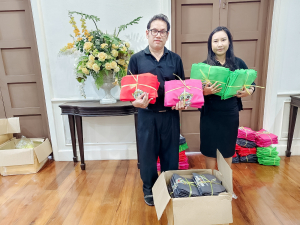 หน่วยงานในสังกัด มรภ.เทพสตรี รับมอบวัสดุอุปกรณ์เพื่อใช้ในการประชาสัมพันธ์กิจกรรมของหน่วยงานและกิจกรรมของมหาวิทยาลัย